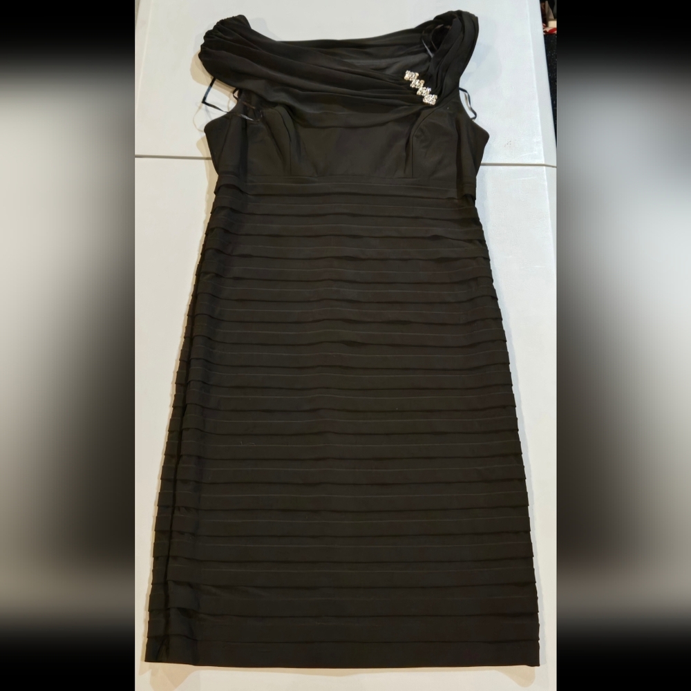 Elegant Black Off-Shoulder Dress 3c44